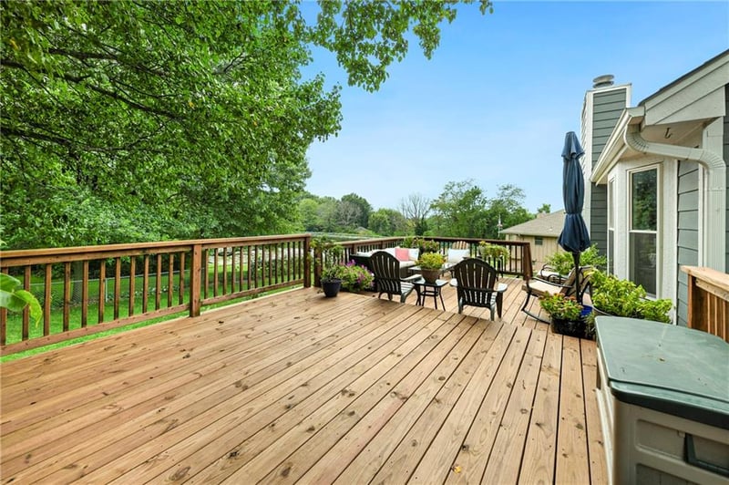 906 Fairview Cir, Pleasant Hill, MO 64080