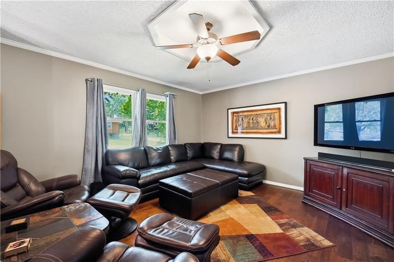 6493 Delta Ave, Kansas City, MO 64151