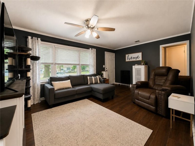 3904 52nd Ter, Kansas City, MO 64119