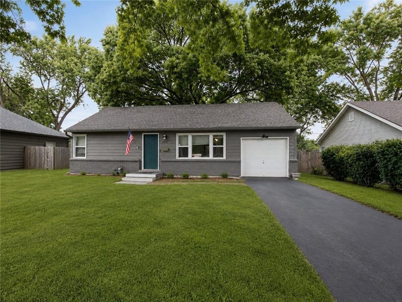 3904 52nd Ter, Kansas City, MO 64119