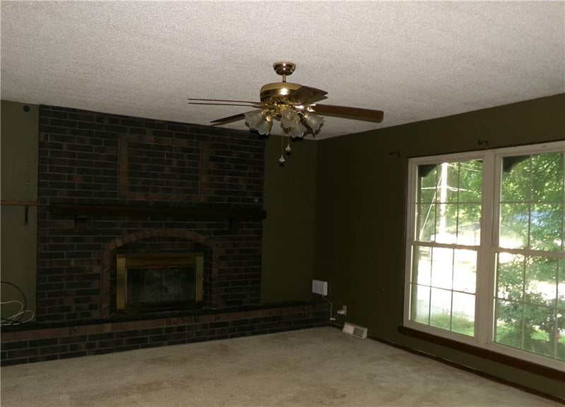 1403 Ridgeway Dr, Richmond, MO 64085