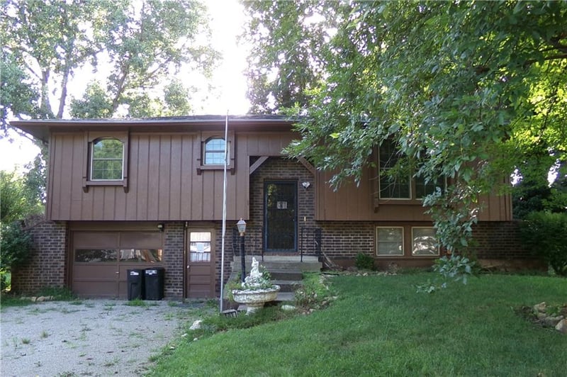 1403 Ridgeway Dr, Richmond, MO 64085