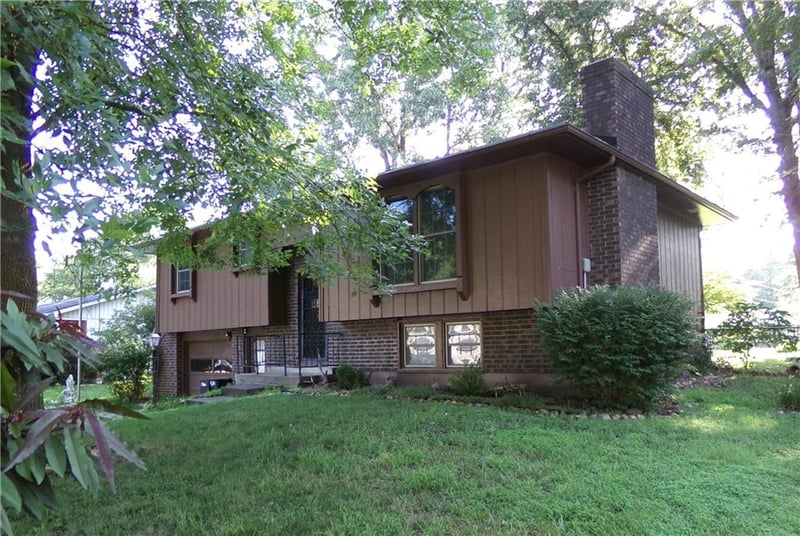 1403 Ridgeway Dr, Richmond, MO 64085