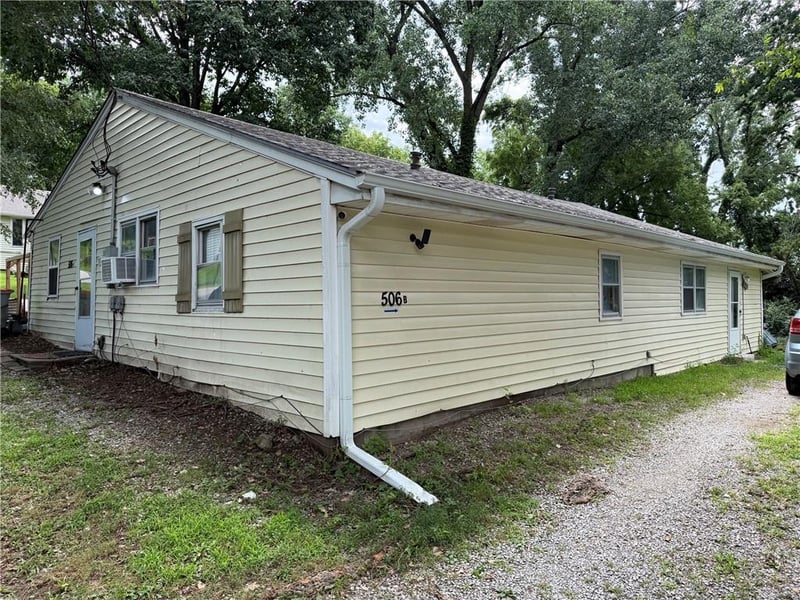 508 6th St, Randolph, MO 64161