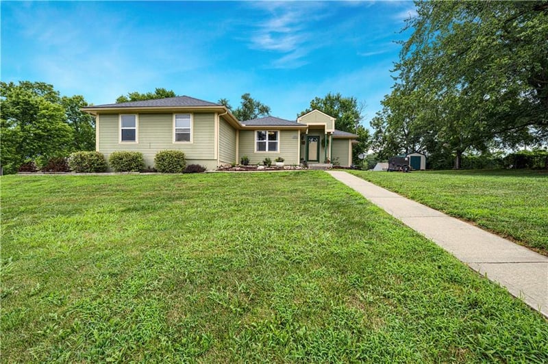 13710 Barber Ave, Bonner Springs, KS 66012