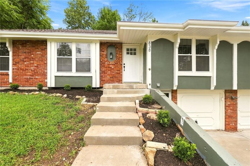 838 69 Th Pl, Kansas City, MO 64118