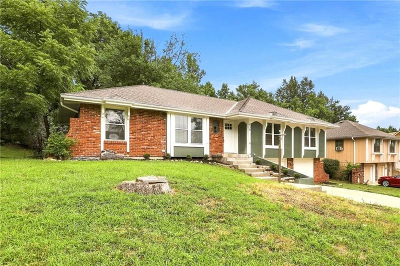 838 69 Th Pl, Kansas City, MO 64118