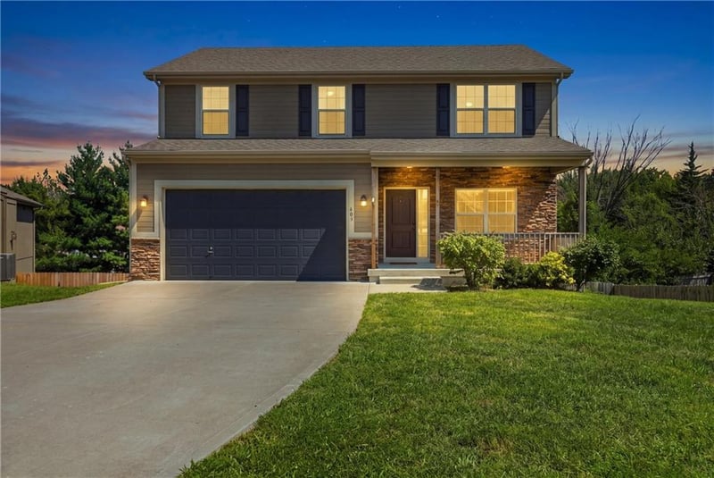 408 Sunflower Dr, Raymore, MO 64083