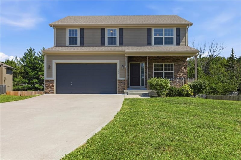 408 Sunflower Dr, Raymore, MO 64083