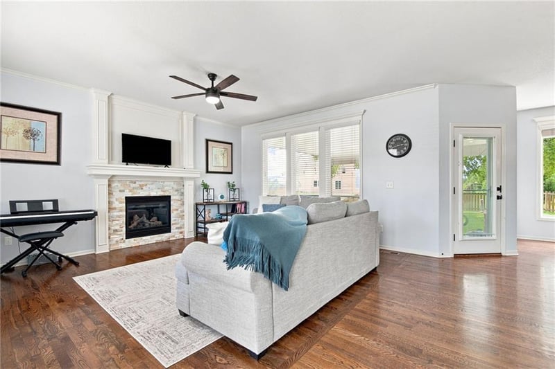 16584 Lind Rd, Olathe, KS 66062