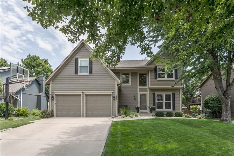 15471 S Wyandotte Dr, Olathe, KS 66062
