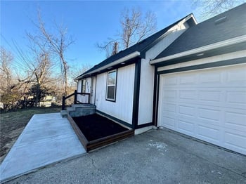 4711 E 43rd St, Kansas City, MO 64130