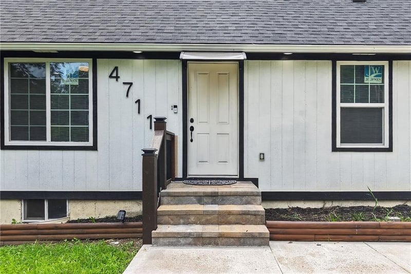 4711 E 43rd St, Kansas City, MO 64130