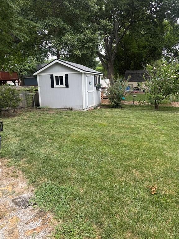 304 Colony Dr, Lee's Summit, MO 64063