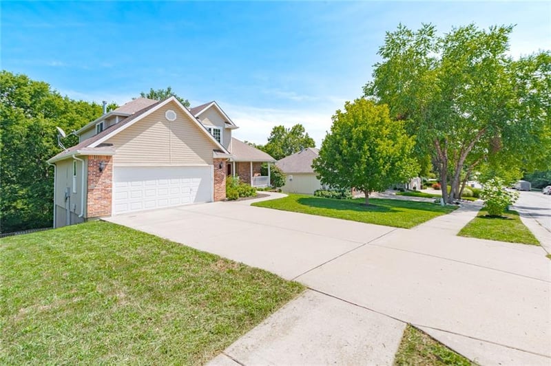 1517 Duncan Dr, Liberty, MO 64068