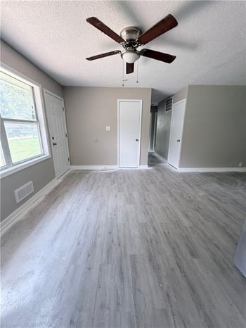 7806 E 112th St, Kansas City, MO 64134