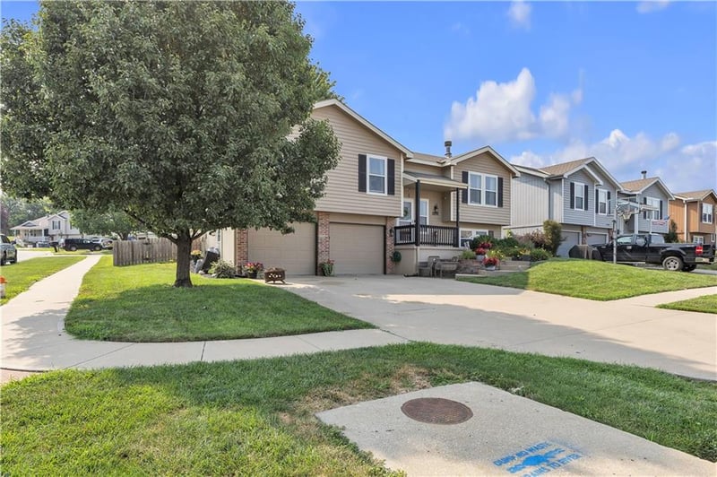 2210 Meadow Trl, St Joseph, MO 64503