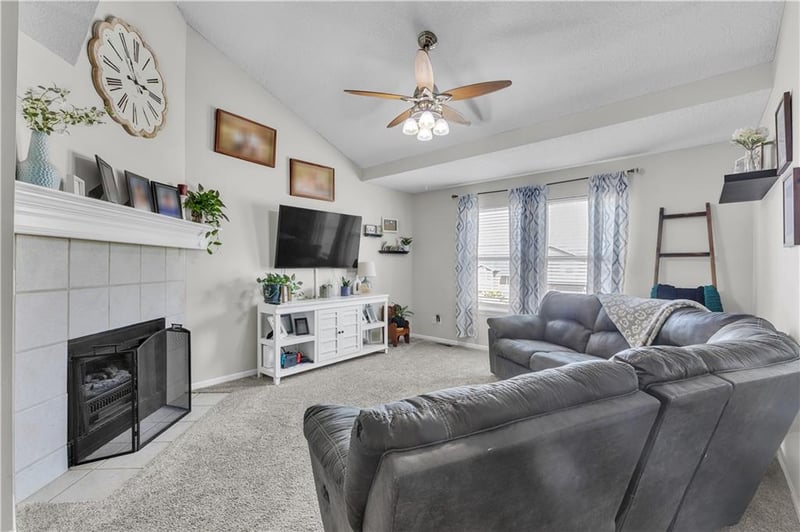 2210 Meadow Trl, St Joseph, MO 64503