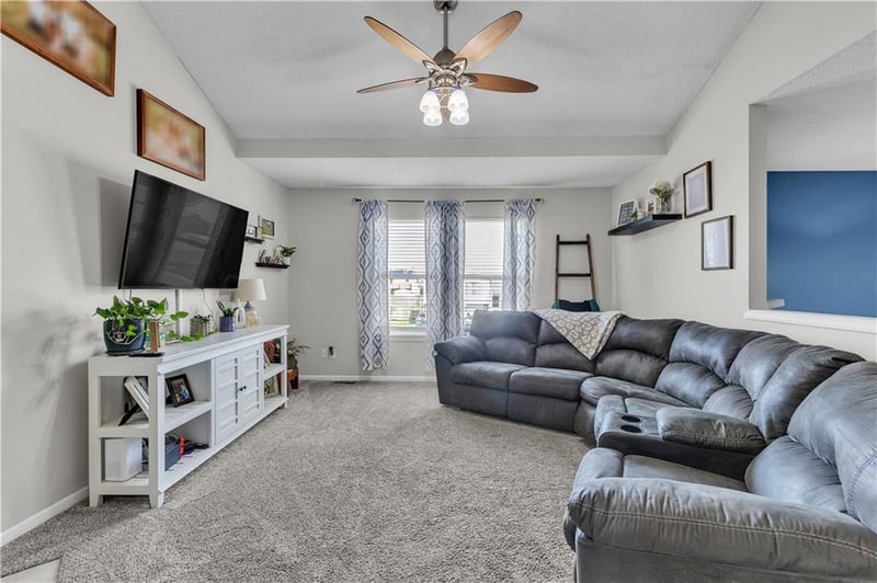 2210 Meadow Trl, St Joseph, MO 64503