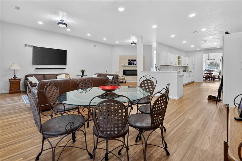 2015 Lees Summit Rd, Independence, MO 64050