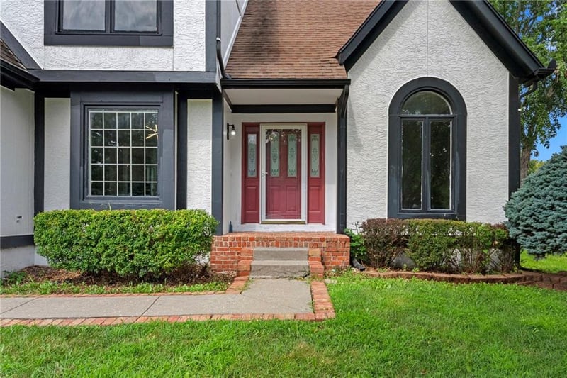 1361 Hunter Dr, Olathe, KS 66062