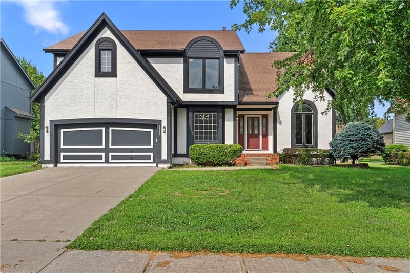 1361 Hunter Dr, Olathe, KS 66062