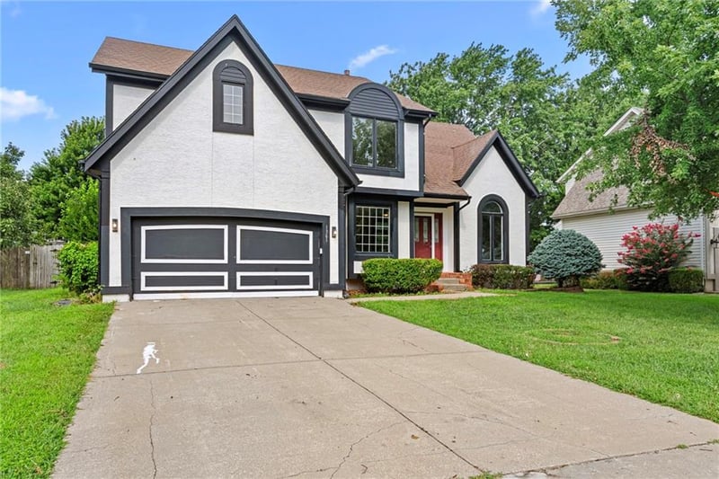 1361 Hunter Dr, Olathe, KS 66062