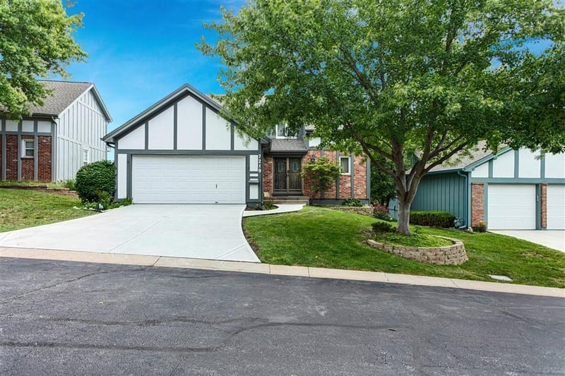7219 Mastin St, Merriam, KS 66203