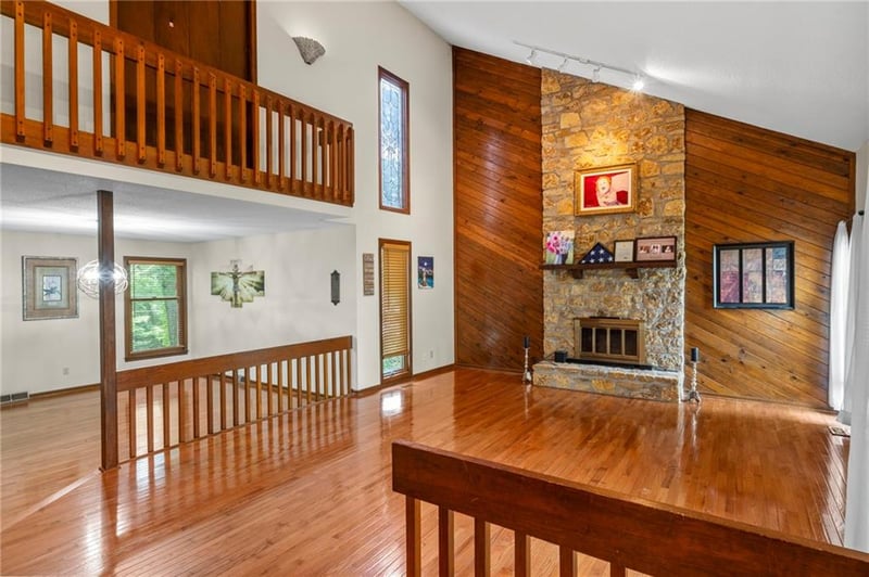 3144 Lakeview Cir, Leavenworth, KS 66048