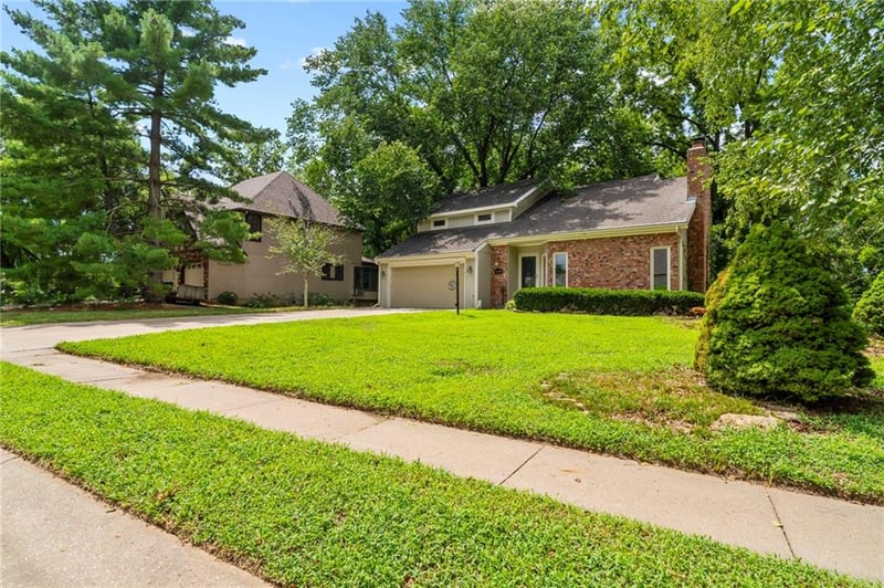 3144 Lakeview Cir, Leavenworth, KS 66048