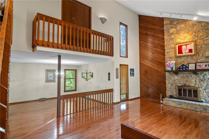 3144 Lakeview Cir, Leavenworth, KS 66048