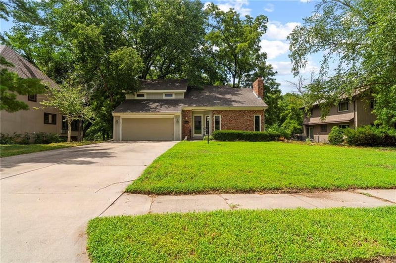 3144 Lakeview Cir, Leavenworth, KS 66048