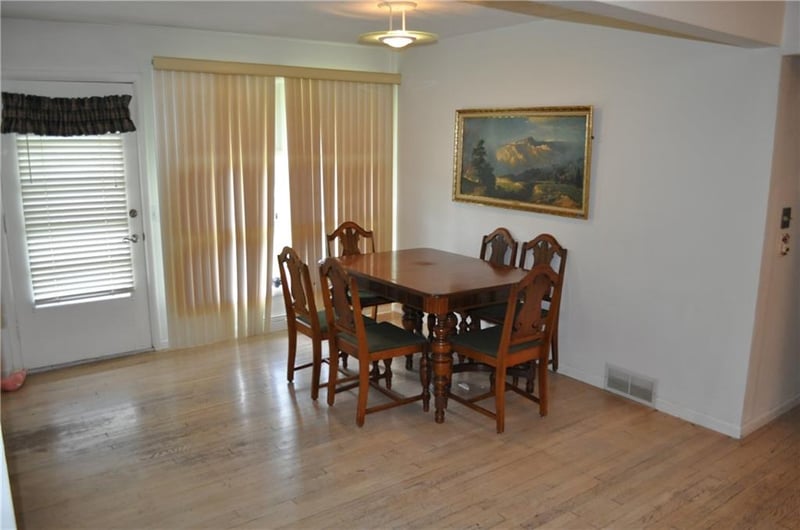 7515 Lake Rd, Platte Woods, MO 64151