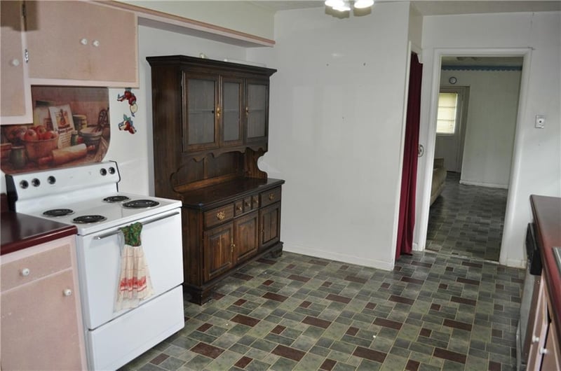 7515 Lake Rd, Platte Woods, MO 64151