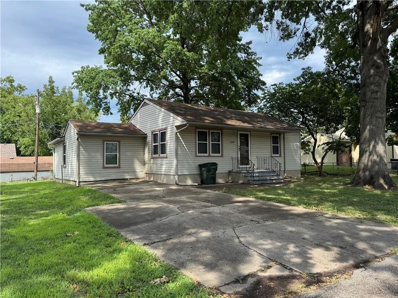 1510 Hope St, Leavenworth, KS 66048