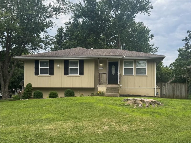 2005 2nd Ter, Lee's Summit, MO 64063