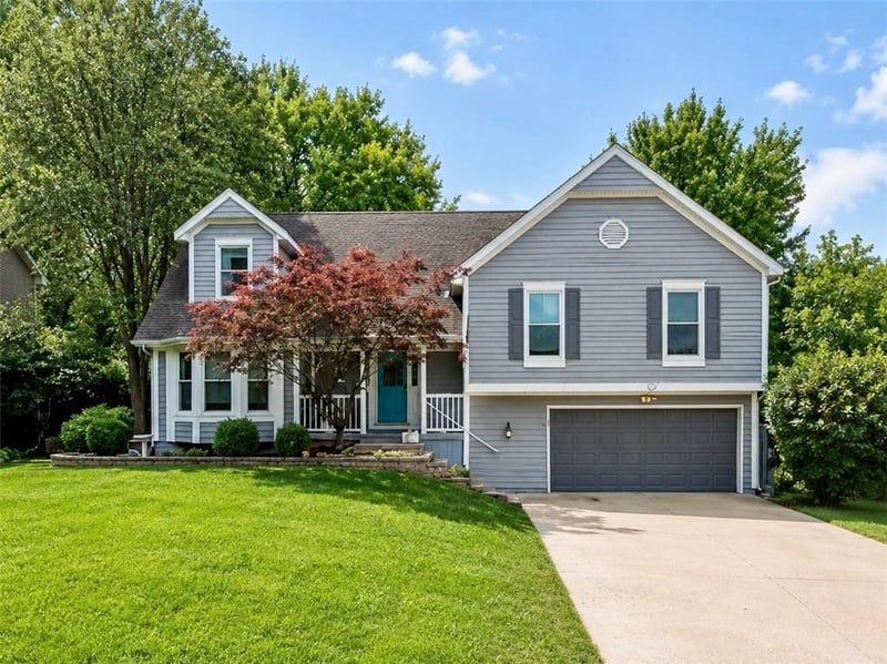 947 Oakview St, Olathe, KS 66061
