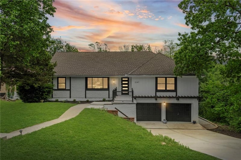 3147 Black Swan Dr, Shawnee, KS 66216