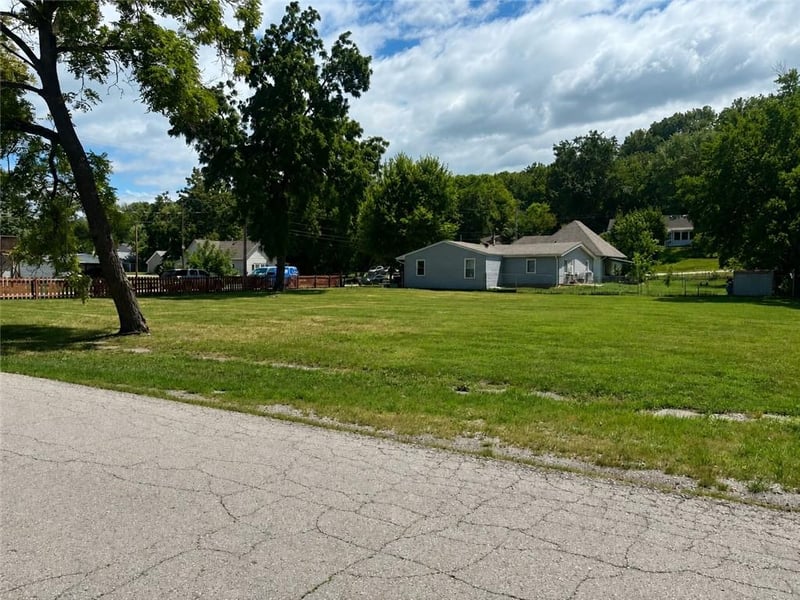 201 Brasfield St, Smithville, MO 64089