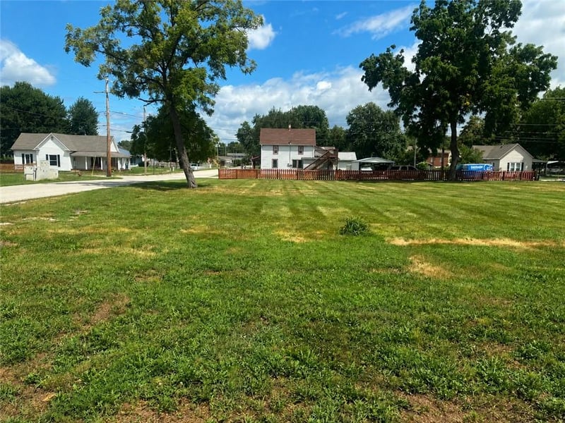 201 Brasfield St, Smithville, MO 64089