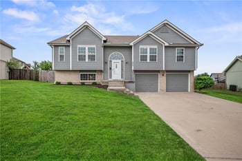 905 NW 112th Ter, Kansas City, MO 64155