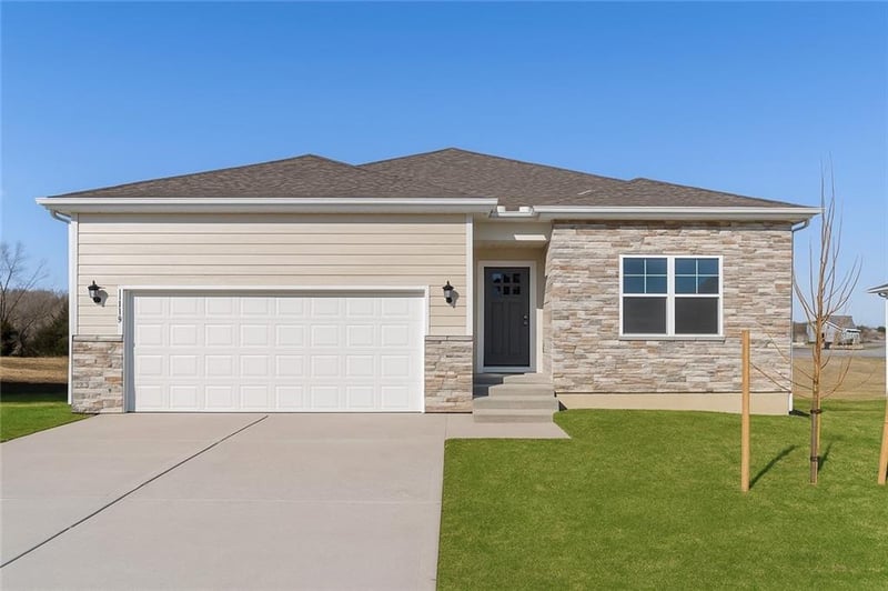 19751 201st St, Spring Hill, KS 66083