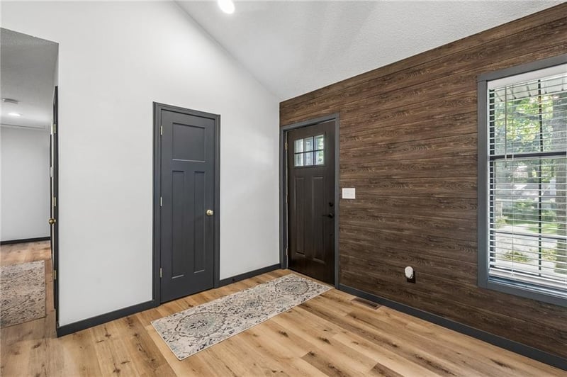 6708 Broadway St, Kansas City, MO 64118