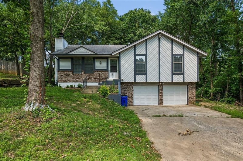 6708 Broadway St, Kansas City, MO 64118