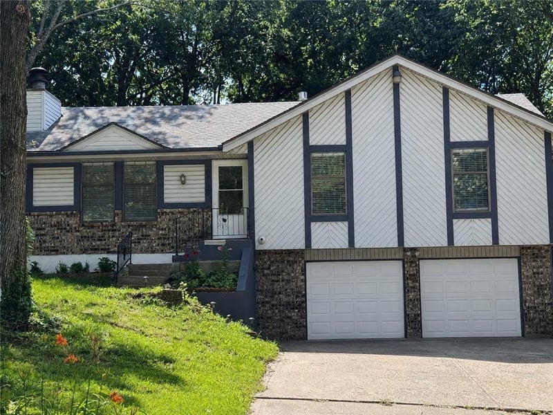 6708 Broadway St, Kansas City, MO 64118