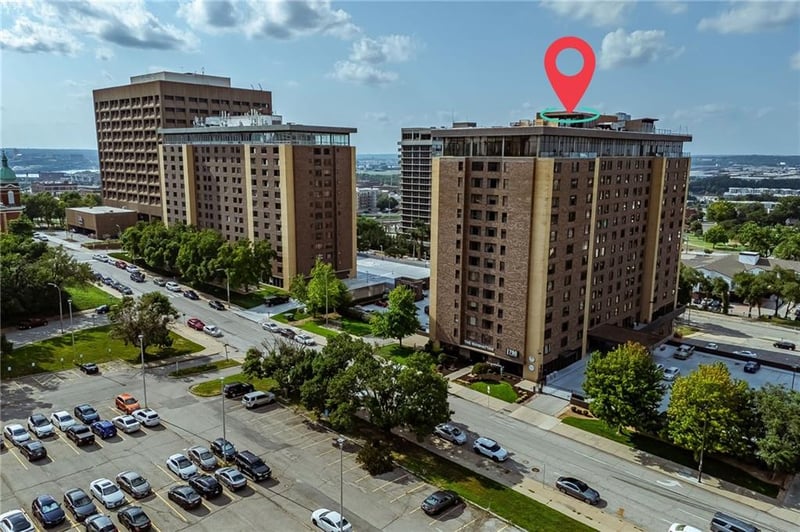 700 8th St #5B, Kansas City, MO 64106