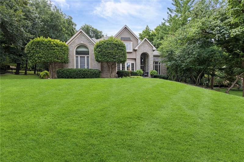 1567 Oakwood Ln, Liberty, MO 64068