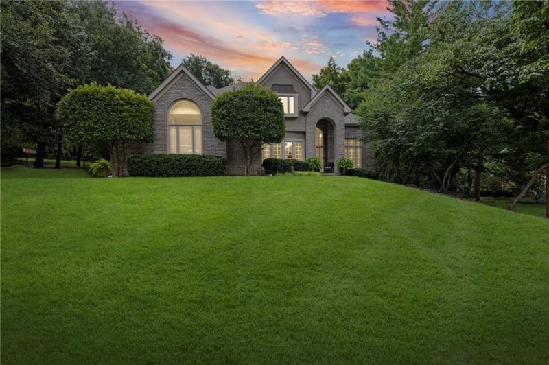 1567 Oakwood Ln, Liberty, MO 64068