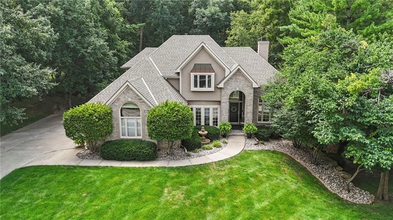 1567 Oakwood Ln, Liberty, MO 64068