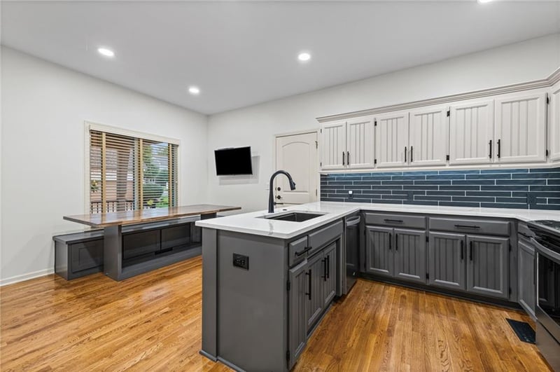 7892 157th Ter, Overland Park, KS 66223